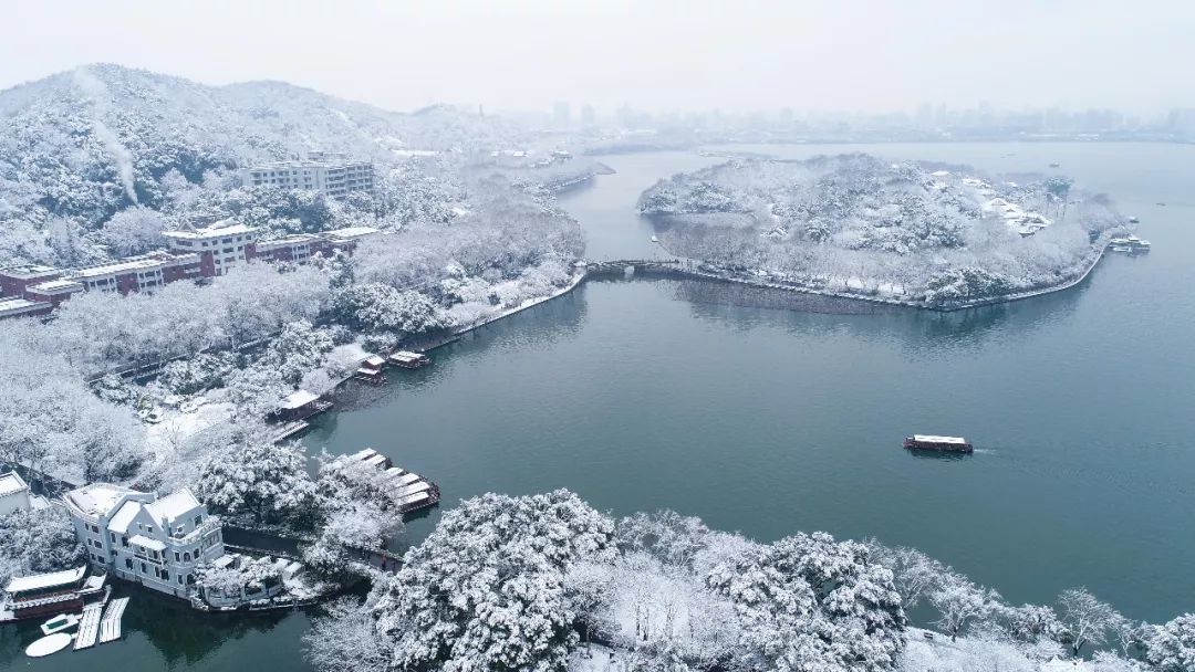临安雪·一
